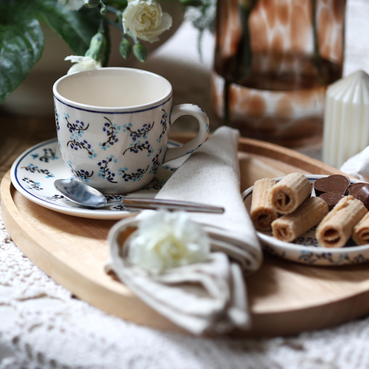 Filiżanka Bell ze spodkiem - Kolekcja Violetta